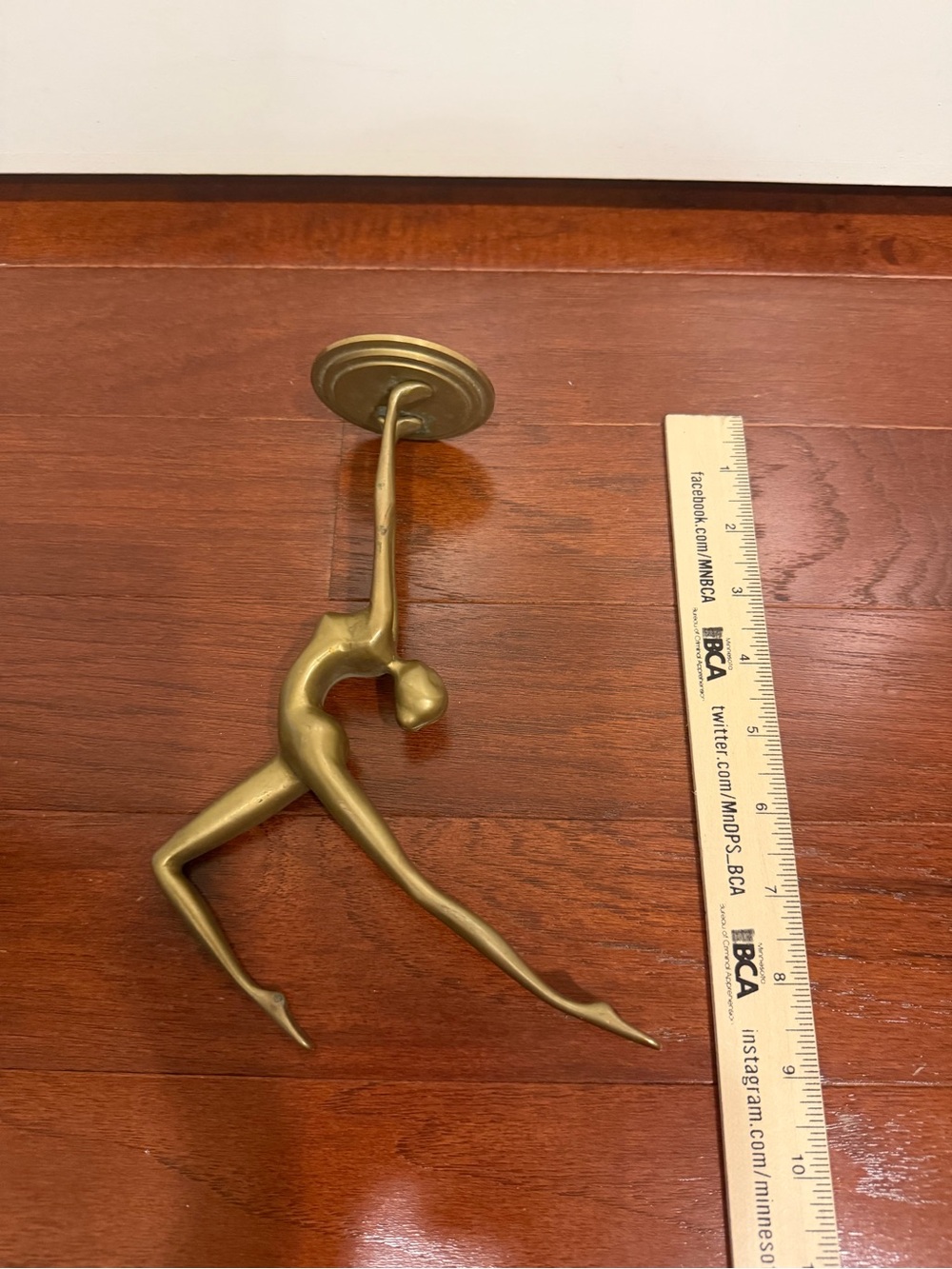 Vintage Mid-Century Modern Stylized Brass Gymnast Figurine on Pedestal Base 8.8” - Picture 6 of 9